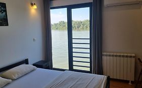 B&B Botel Charlie