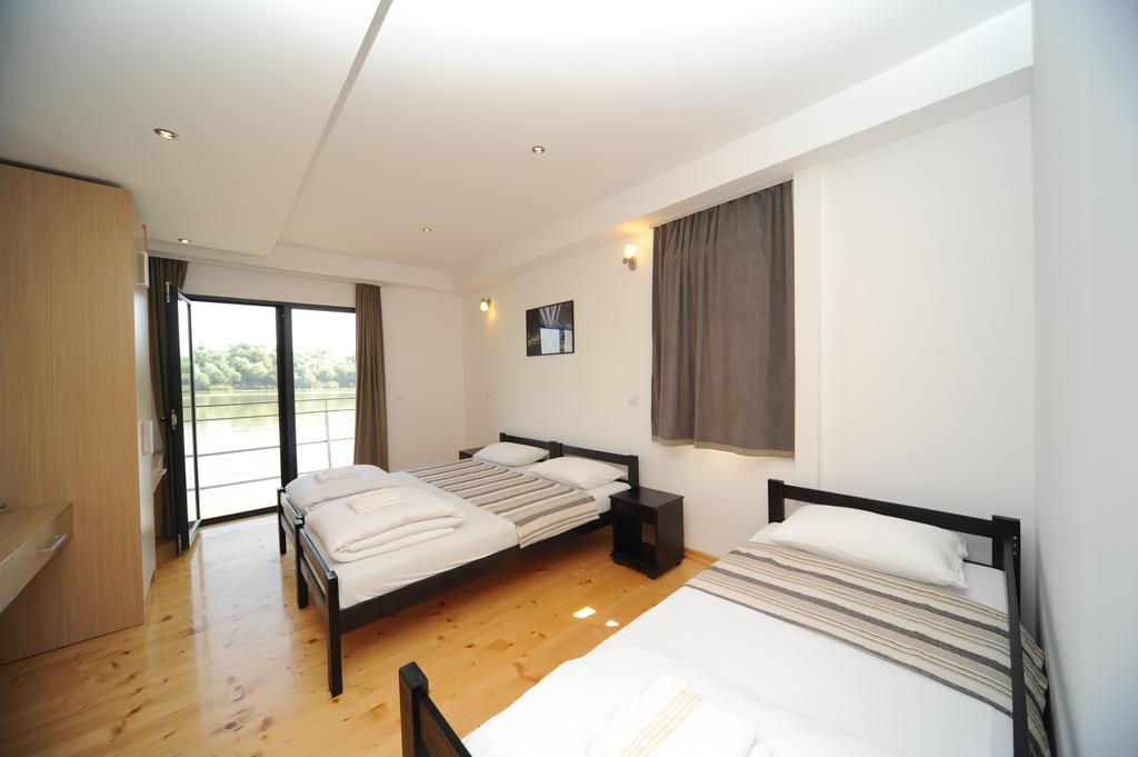 B&B Botel Charlie Belgrade Room photo