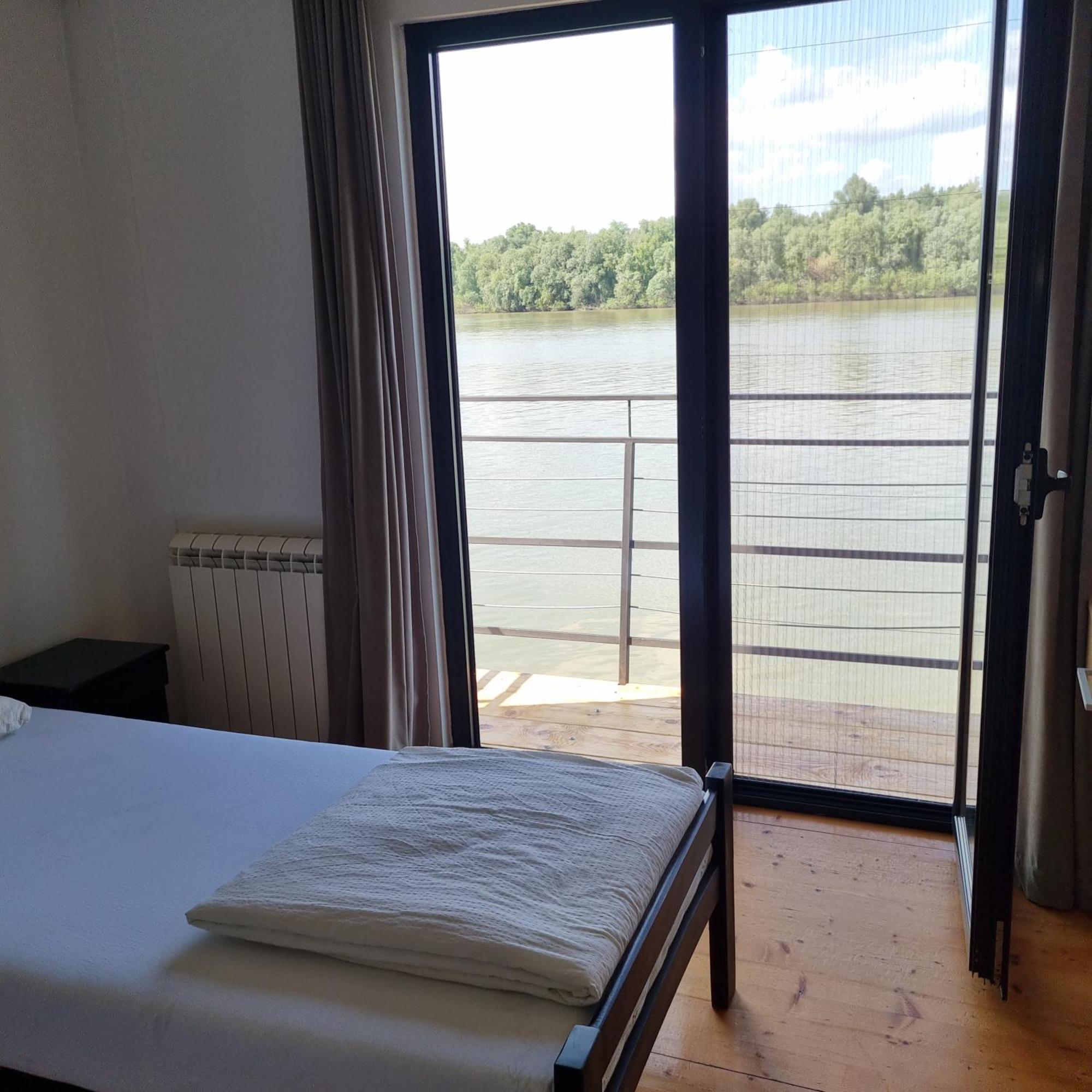 B&B Botel Charlie Belgrade Room photo