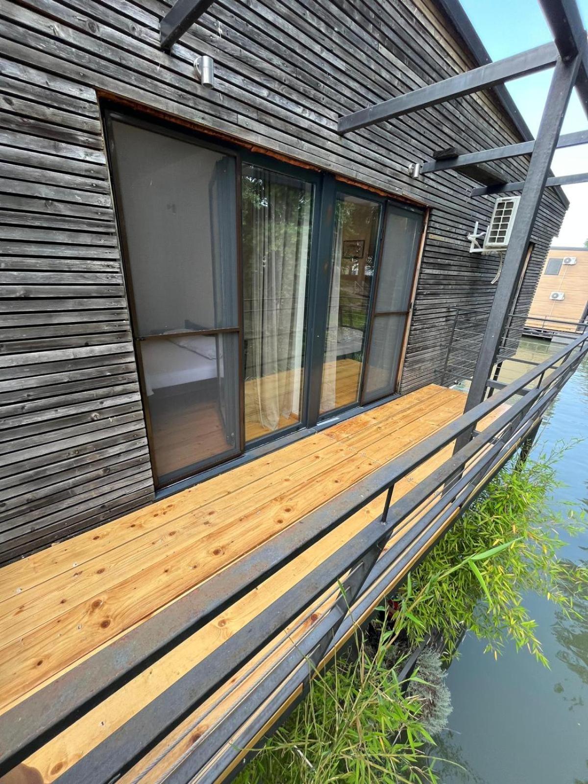 B&B Botel Charlie Belgrade Exterior photo