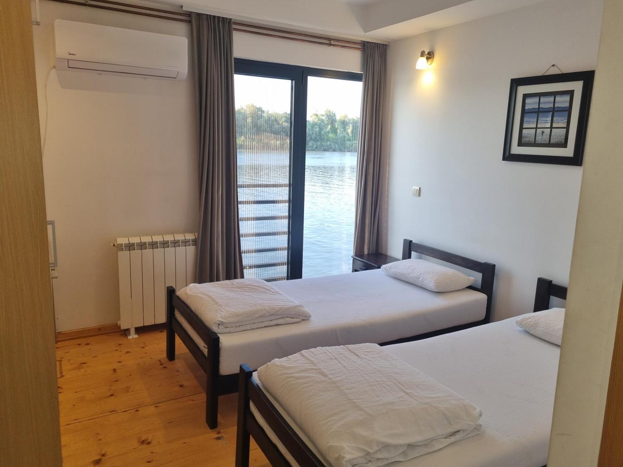 B&B Botel Charlie Belgrade Room photo