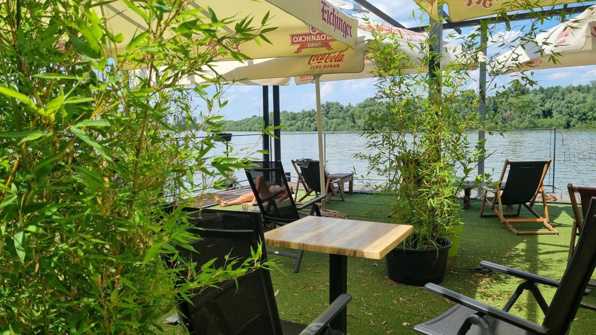 B&B Botel Charlie Belgrade Exterior photo