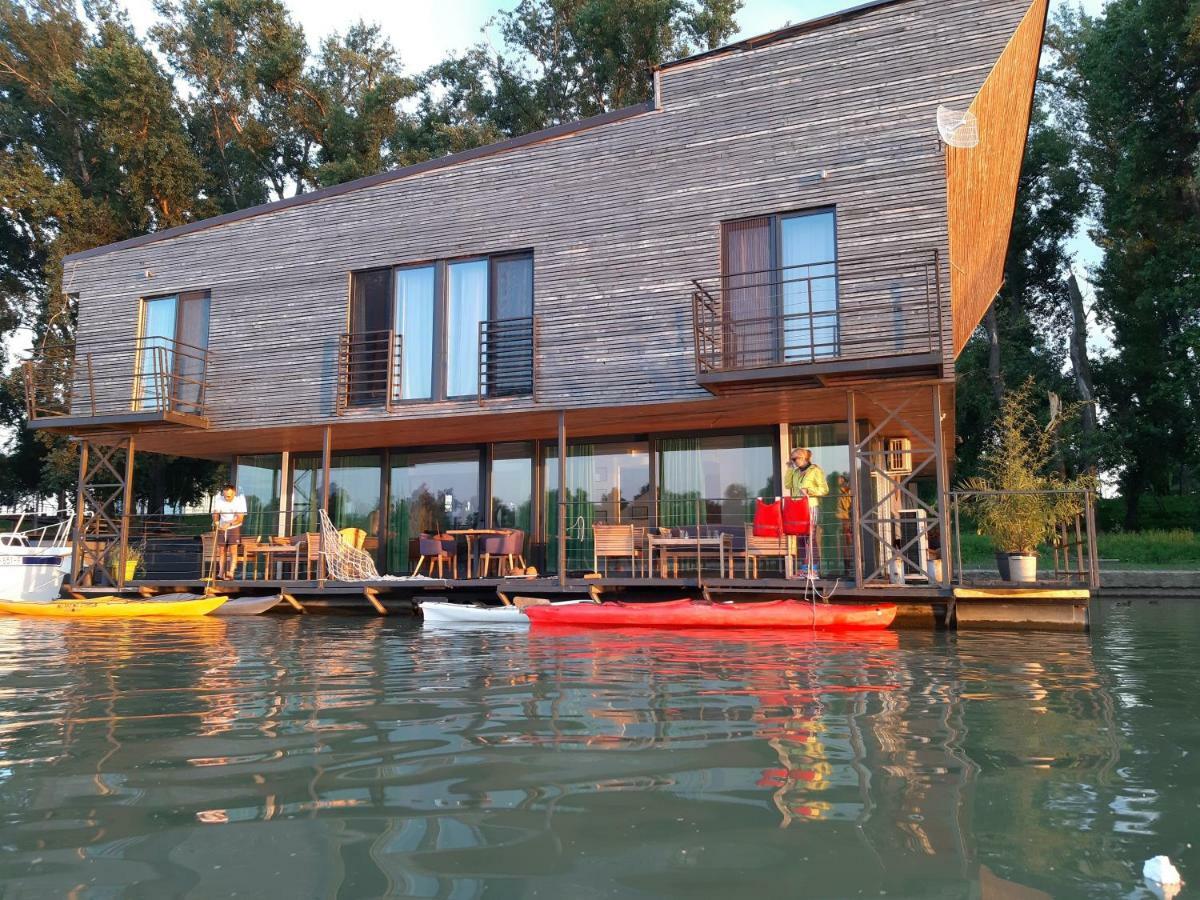 B&B Botel Charlie Belgrade Exterior photo